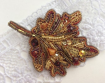 Mom life present Shawl Pin Leaf brooch maple Embroidered brooch Fall jewelry Sweater pin Leaf brooch autumn Scarf Leaf pin Brooch maple