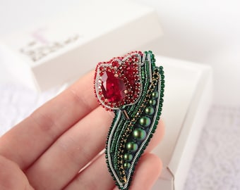 Tulip brooch Embroidered pin Spring Flower jewelry Mother's Day Gift Bridal brooch