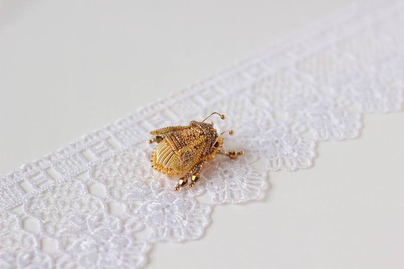 Gold bee pin embroidered brooch Insect jewelry Bild 7