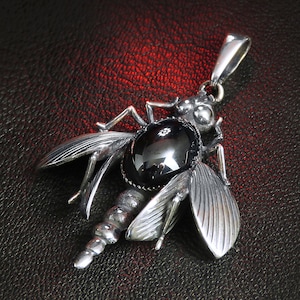 Sterling Silber Insekt Anhänger mit schwarzem Onyx-Stein | Gothic Naturschmuck | Handgemachte Bug Statement Halskette Geschenk