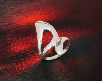 Anillo abstracto de plata esterlina hecho a mano / Joyería escultural moderna / Diseño fluido único