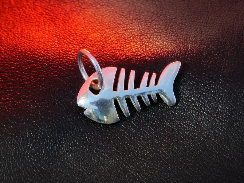 Pendentif en os de poisson, collier de poisson en argent sterling, breloque de poisson image 1