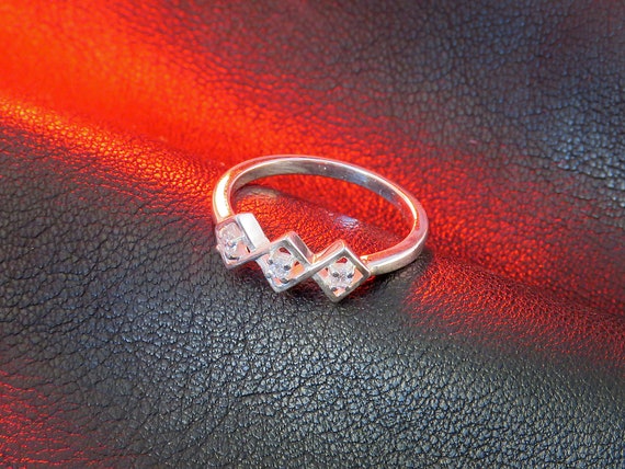 Jewellery Rings Multi-Stone Rings Sterling g silver 3 stone ring made with the best Austrian zirconia 1.50 Ct size L. 