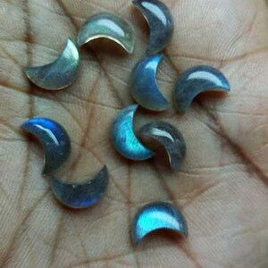 8mm Natural Labradorite Moon Moonstone , Blue flashy AAA Quality Crescent Moon Cabochon, 8mm Loose Gemstone, 8x8mm Moon Calibrated Size