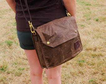 Jones Canvas Shoulder Bag