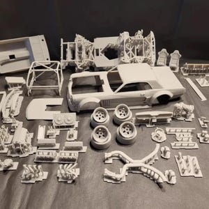 Archivo STL del Ford Mustang Hoonicorn a escala 1/25. Kit de modelo de coche imprimible en 3D. Descarga digital para impresión en resina o FDM.