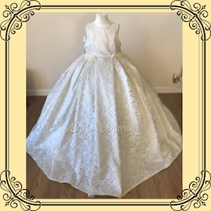 Stunning Ivory Flower Girl Bridesmaid Fabric Tutu Dress Mini Bride Look Lace Pageant Gown Special Occasion Birthday Party Big Princess Dress