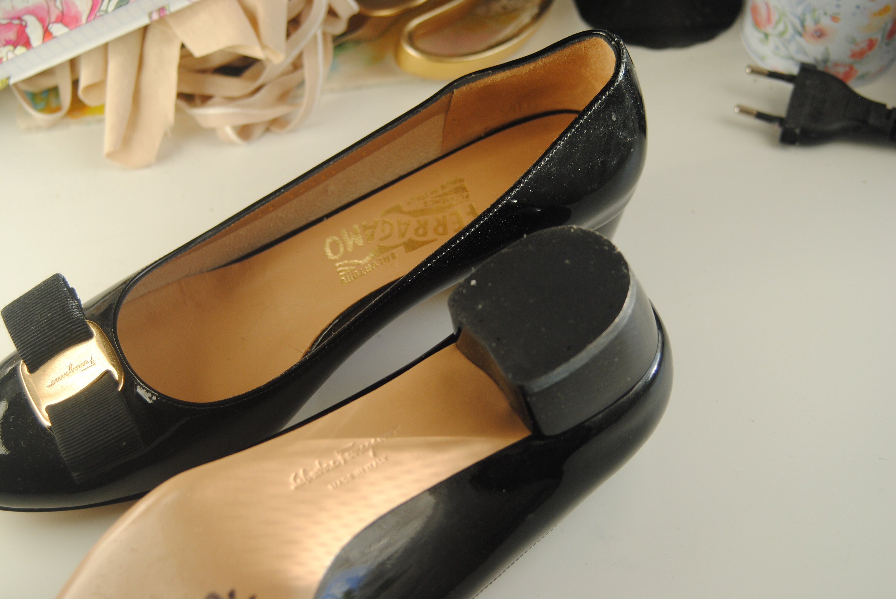 ferragamo vara bow pump shoe