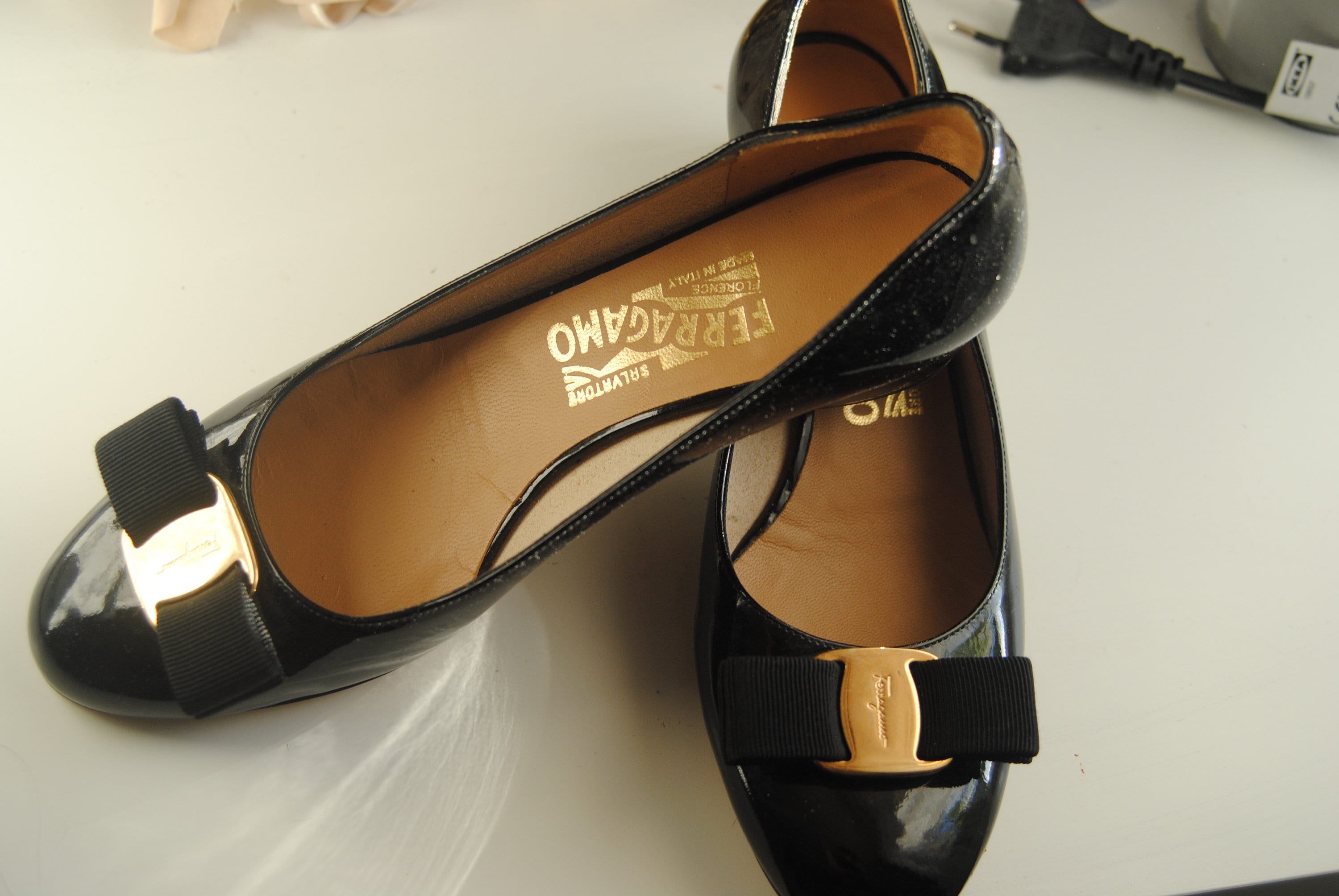 Ferragamo black pumps new arrivals