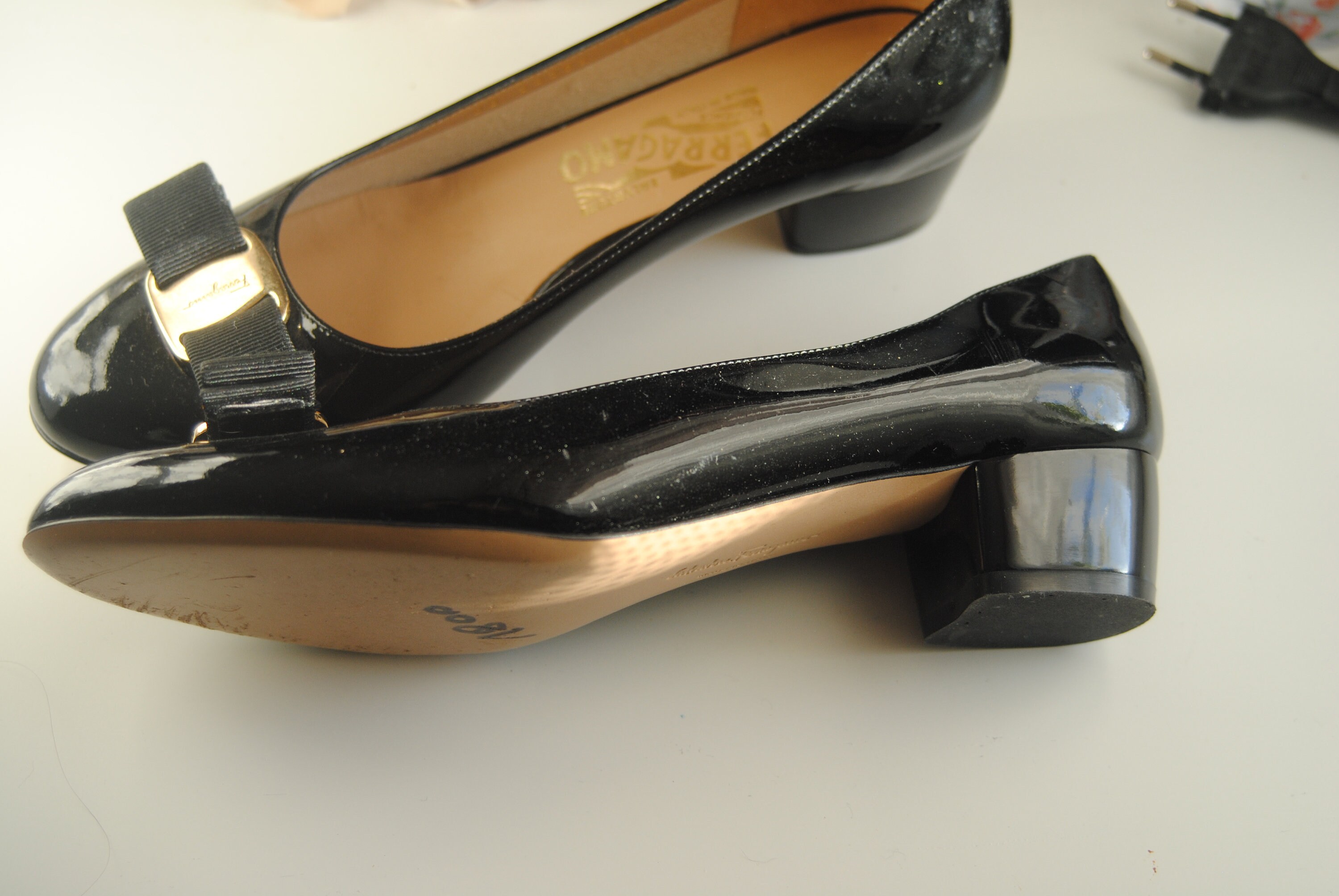 ferragamo vara bow pump shoe