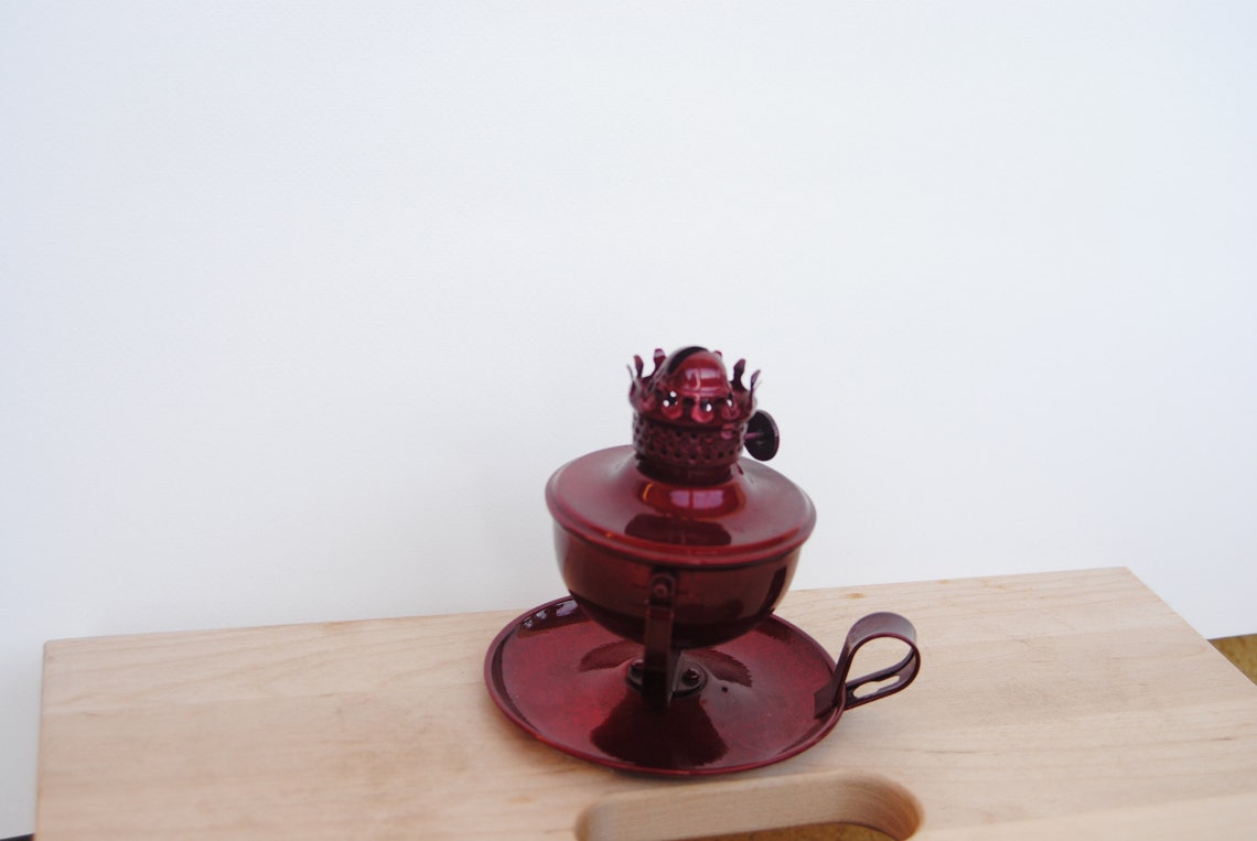 Vintage 1970s kerosene lamp, oil lamp, burgundy mauve vintage table lamp, oil lamp collectibles vintage kitchen decor, vintage office decor, foto 2 di 2