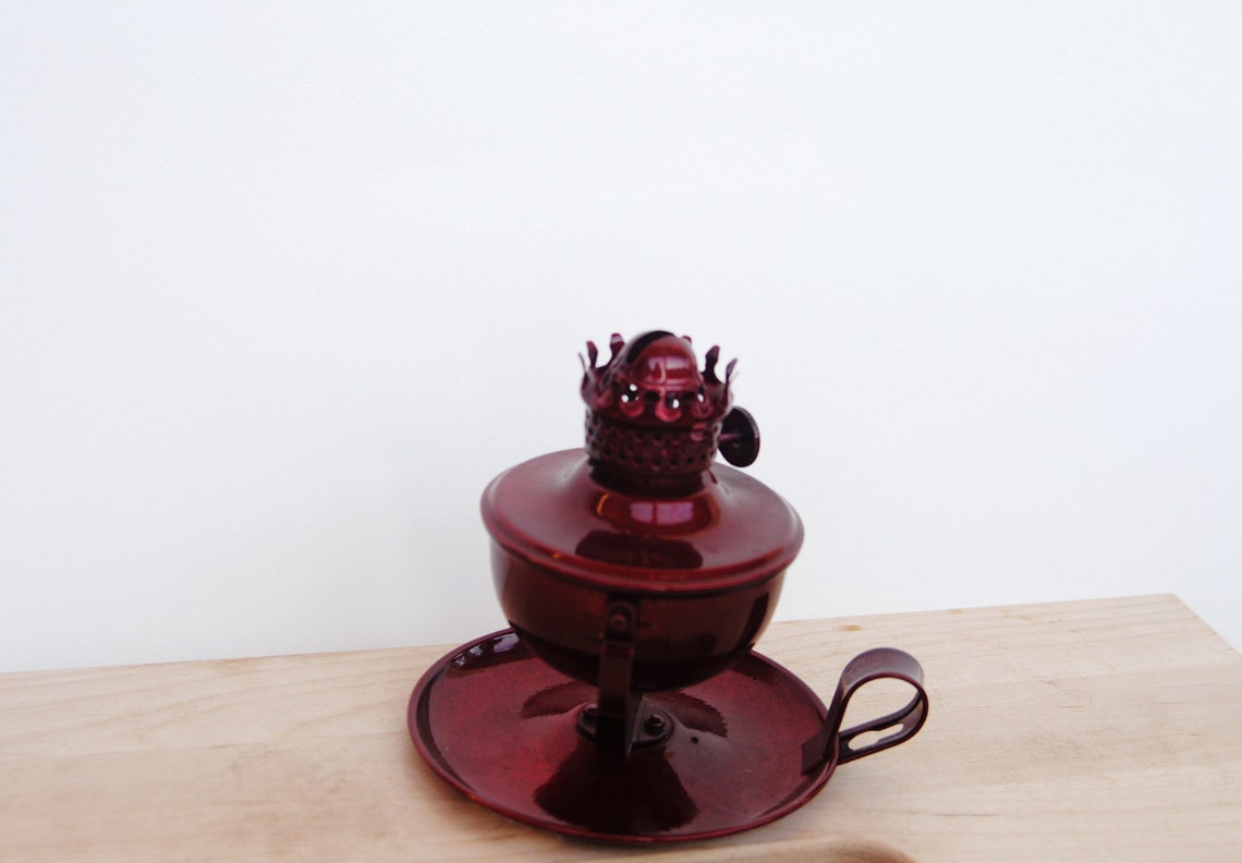 Vintage 1970s kerosene lamp, oil lamp, burgundy mauve vintage table lamp, oil lamp collectibles vintage kitchen decor, vintage office decor, foto 1 di 2