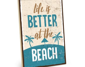 Typestoff Holzschild mit Spruch – Life is Better at THE BEACH – Schild, Wandschild, Türschild,Holzbild als Geschenk und Dekoration-HS-00136