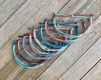Freundschafts-Pack 8 Armbänder oder Fußkettchen // Wasserdicht, verstellbar, Wachsschnur, Strand, Surfer, VSCO, Boho, Surf, Original