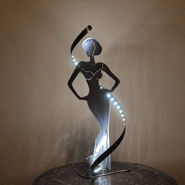 lampe silhouette de femme  (l'élégante ) éclairé par un ruban a LED