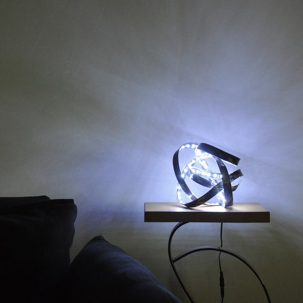 Lampe original, lampe de table métal , éclairage LED