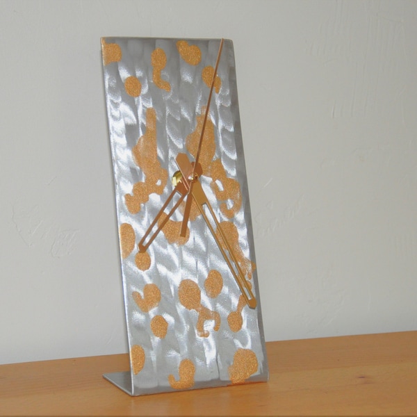 Horloge moderne de table, horloge contemporaine, horloge de bureau, horloge couleur argent et or, idée cadeau, Horloge moderne