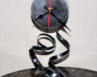 horloge,pendule a poser en métal