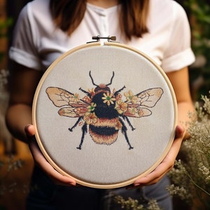 バンブルビーの完成した刺繍フープアート、完成した刺繍の蜂、フープアート、自然の美しい壁の装飾