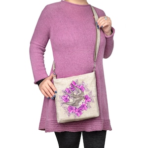 Bestickte Leinen Crossbody Bag mit Schwalbe und Blume | Verstellbarer Trageriemen
