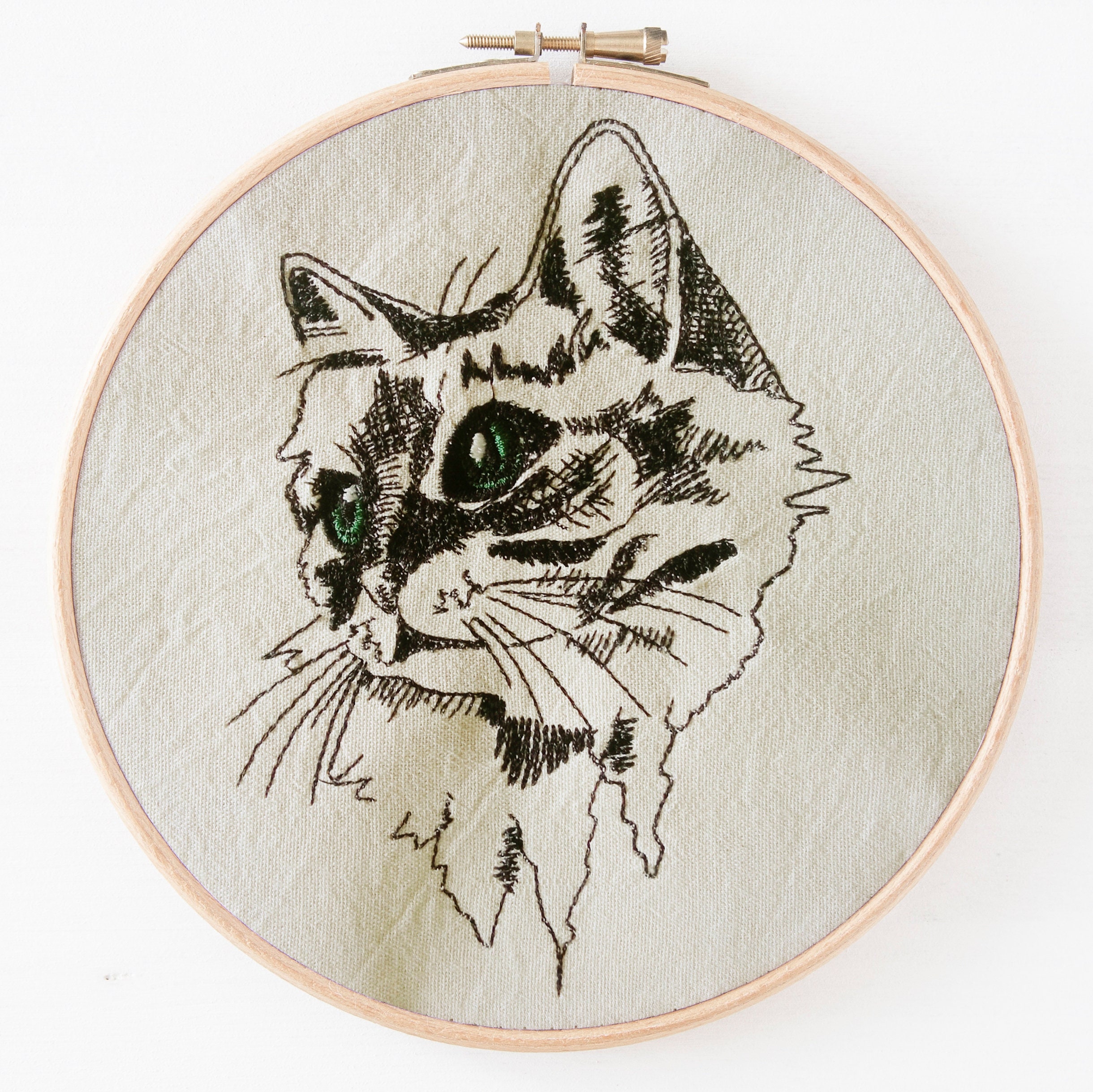猫の刺繍枠アート：完成品7インチキャンバスホームデコレーション