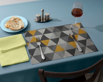 Mantel individual de algodón geométrico resistente al agua - Diseño de triángulo gris, blanco y amarillo - 14" x 17"