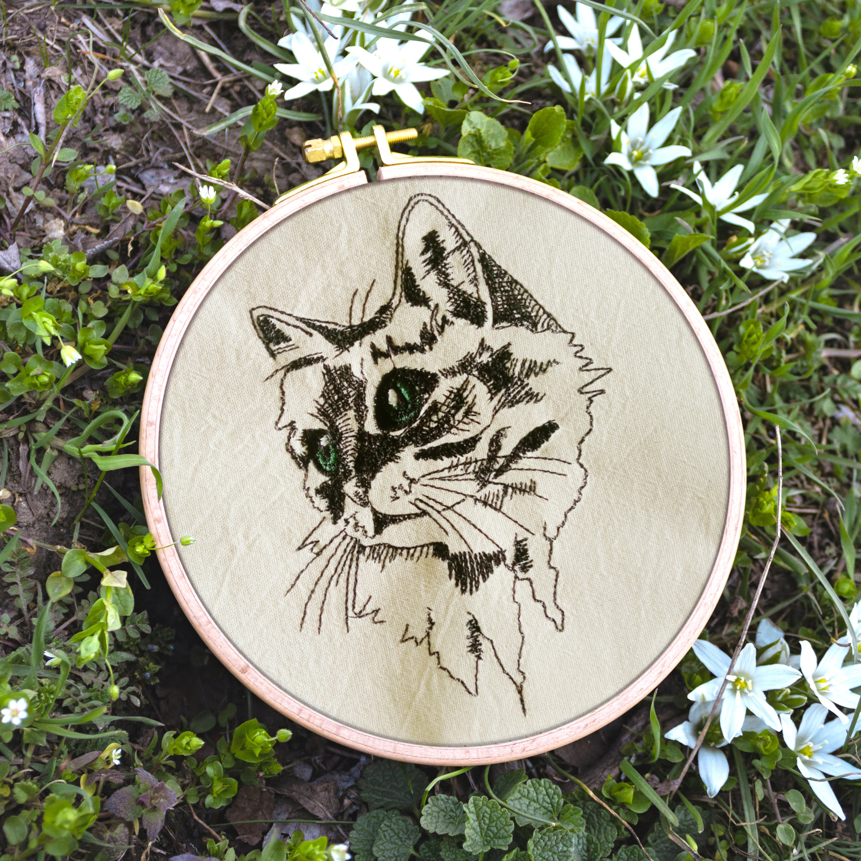 猫の刺繍枠アート：完成品7インチキャンバスホームデコレーション