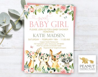 Puede incluir: Una invitación a un baby shower con el texto "sweet BABY GIRL" y detalles para la fiesta de Katie Madsen. La invitación presenta ilustraciones de acuarela de animales del bosque, incluyendo un ciervo, un búho, un conejo y un mapache, rodeados de arreglos florales.