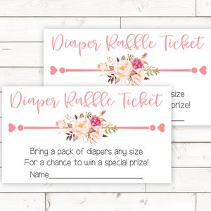 Puede incluir: Ticket de rifa de pa&ntilde;ales con flores rosas y blancas con el texto "Diaper Raffle Ticket" y "&iexcl;Trae un paquete de pa&ntilde;ales de cualquier tama&ntilde;o para tener la oportunidad de ganar un premio especial!"
