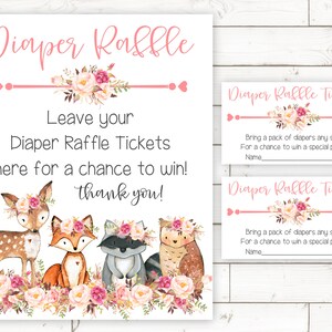 Puede incluir: Un cartel rosa y blanco con el texto "Diaper Raffle" y un dise&ntilde;o floral. El cartel dice "Leave your Diaper Raffle Tickets here for a chance to win! Thank you!" y presenta un ciervo, un zorro, un mapache y un b&uacute;ho con coronas florales.
