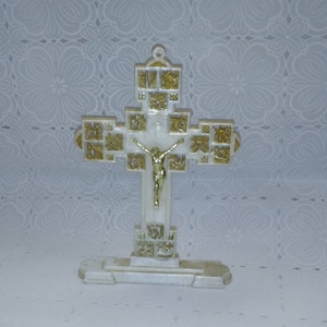 Vintage Jesus on Cross Crucifixion Scenes Gold Accents Consolidated Molded Products (3)