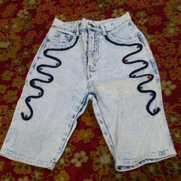 Vintage Traffic High Waist Acid Wash Mom Shorts 1990s Fashion Size 7/8 Stretchy Jewel Swirl Pattern  Women's Hip Hop Clothing (vc1)