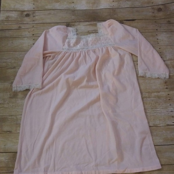 Vintage Pink Nightgown Size Large White Lace Flowers Neckline and Sleeves Soft Night Gown Made In USA (vc1)