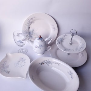 Vintage Winter Frost Dinnerware Set by Sakura Dinner Plates & Mugs Blue and White Snowflake on Rim