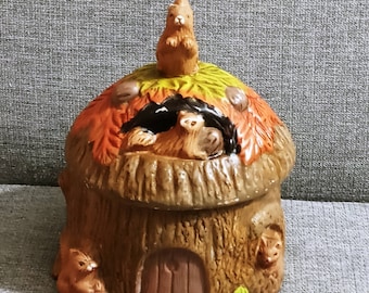 Vintage Squirrel Treehouse Ceramic Jar Canister Stump Acorns Fall Leaves (su1)