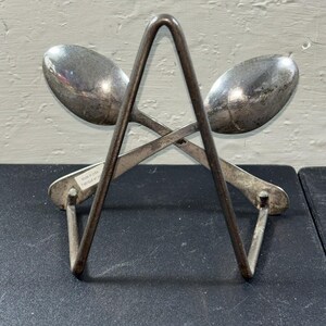 Anthropologie Crossed Silver Plated Spoon Stand Plate/Napkin/Art Holder 4.75” image 3