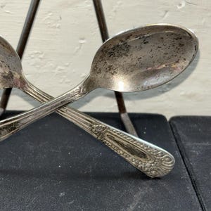 Anthropologie Crossed Silver Plated Spoon Stand Plate/Napkin/Art Holder 4.75” image 5