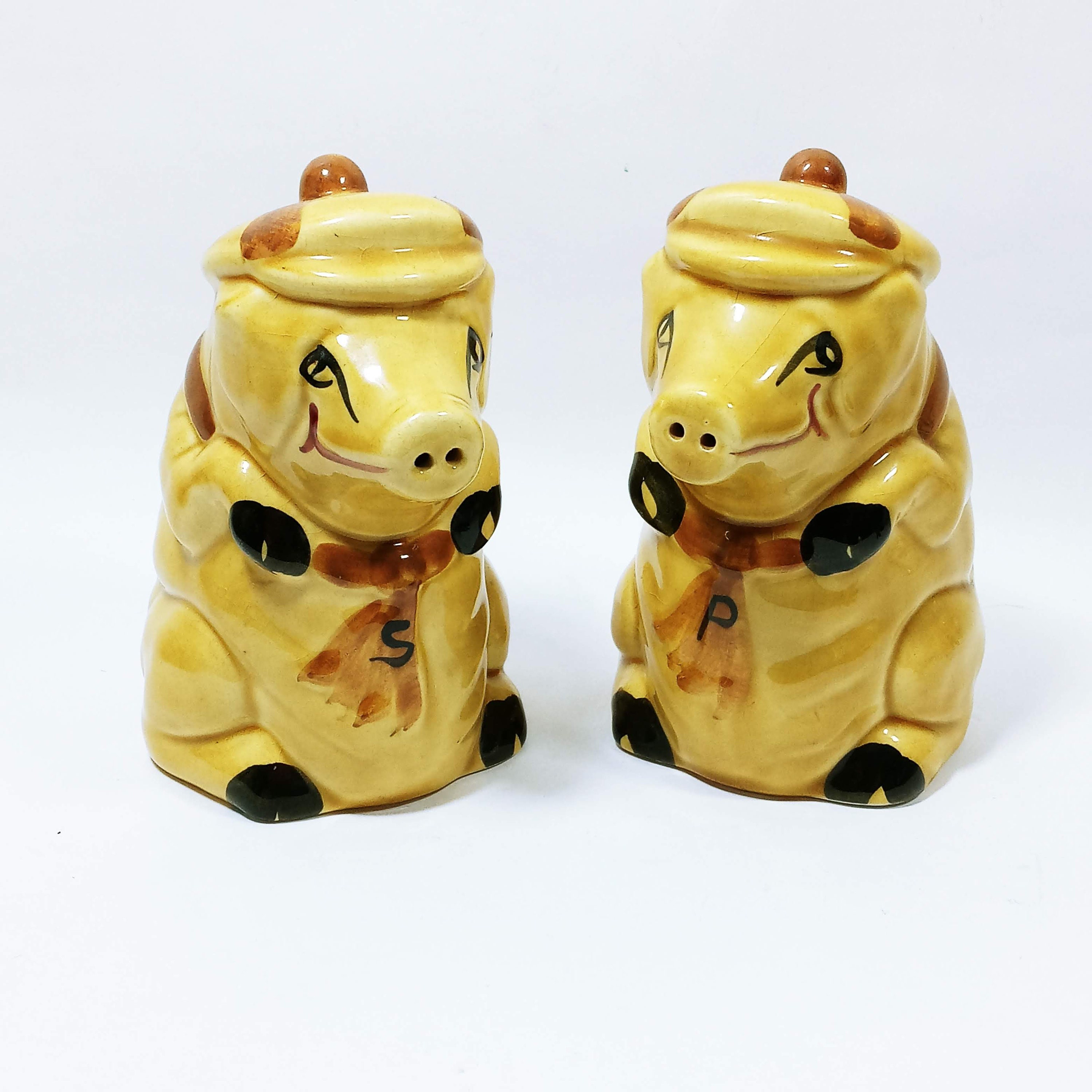 Vintage Ceramic P and S Shaped Mustard Yellow and Gold Salt