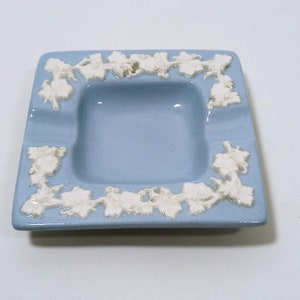 Vintage Jasperware Wedgewood Ash Tray Dish Blue & White  Embossed Queensware (c4)
