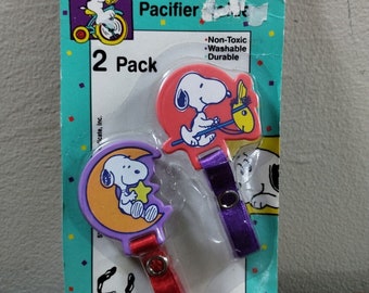 Danara Baby Snoopy 2er Pack Schnullerhalter Rot & Lila Neu im Paket.