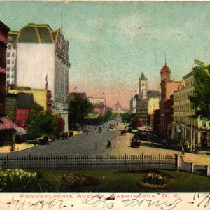 Postal con imagen en color de la avenida Pennsylvania de Washington DC con caballos y coches Buggu (2 a 4)