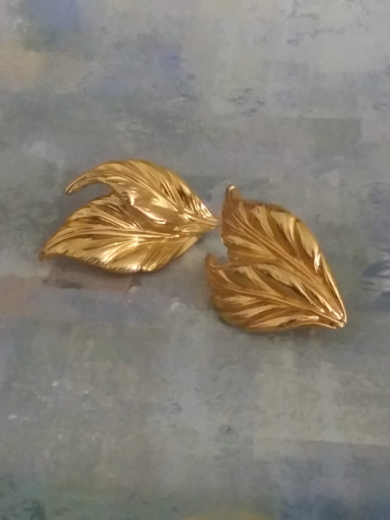 80s Gold Leaf Clip On Earrings Vintage Funky Jewelry jb