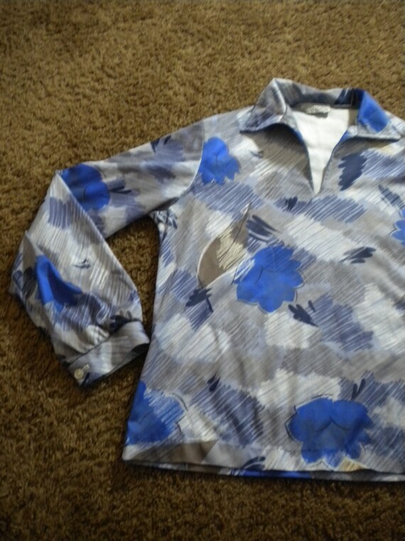 Funky 1970s Blue Blouse Sz M Vintage Crazy Leaf D… - image 5