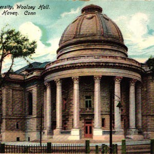 Postal con imagen en color de RPPC Yale University Woolsey Hall New Haven Conn (2@4