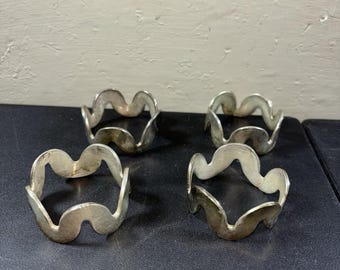 4 Vtg Hand Wrought Silver Wave Curvy Napkin Holder Rings