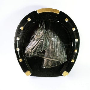 Vintage Chalkware Horse Head in Horseshoe Wall Plaque (4c)