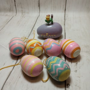 Vintage Hand Painted Wood Eggs Set of 7 (b5)