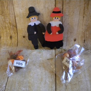 Vintage Thanksgiving Decor Wooden Pilgrims 2 Fall Harvest Fruit Picks (11)