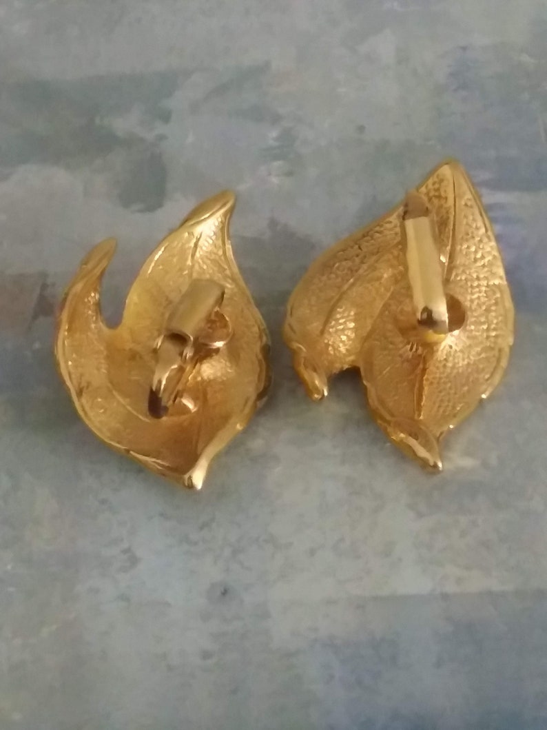80s Gold Leaf Clip On Earrings Vintage Funky Jewelry jb