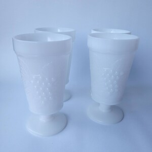 Vintage Milk Glass Grapes Water / Wine Glasses Set of 6 White Grapevine Table Decoration (shelf)